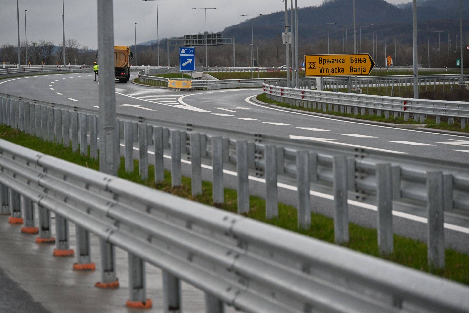 Image for AMSS: Blokade graničnih prelaza za teretna vozila na ulazu i izlazu iz zemlje