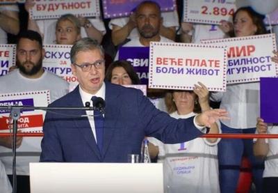Vučić je pozvao građane na predizborni miting u Nišu i najavio da će sutra, nakon skupa u Hali sportova na Novom Beogradu, biti održani skupovi u oko 200 mesta širom Srbije.