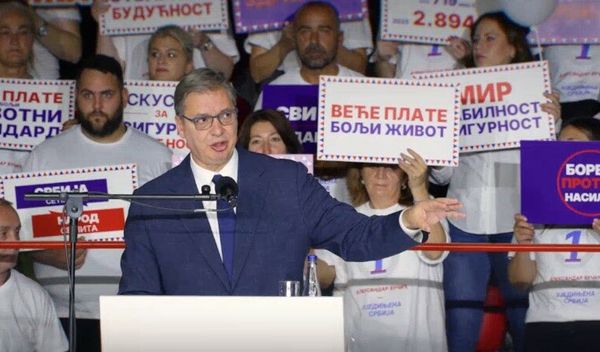 Vučić je pozvao građane na predizborni miting u Nišu i najavio da će sutra, nakon skupa u Hali sportova na Novom Beogradu, biti održani skupovi u oko 200 mesta širom Srbije.