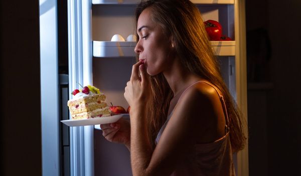 Image for Zašto nije zdravo jesti kasno uveče?