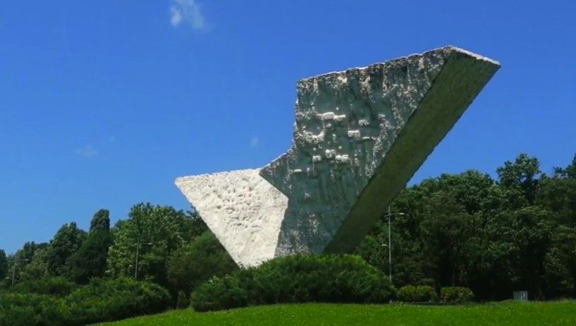 Image for Veliki školski čas u kragujevačkim Šumaricama na godišnjicu streljanja đaka i profesora 