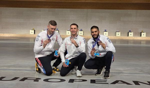 Image for Dve bronze srpskim strelcima