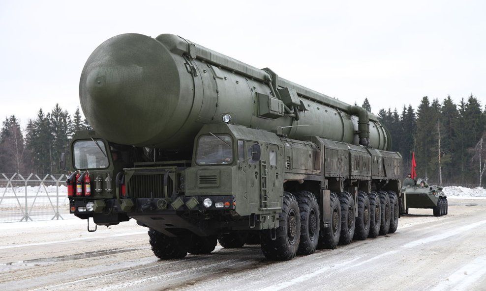 Putin je rekao da "Sarmat" može da se kreće ne samo po balističkoj već i po suborbitalnoj putanju", kao i da njen domet leta prelazi 35.000 kilometara