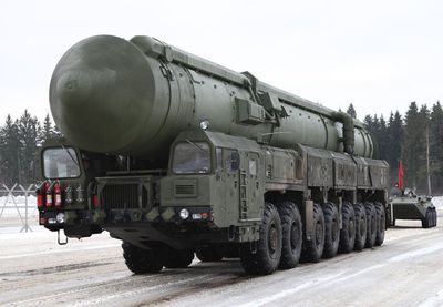 Putin je rekao da "Sarmat" može da se kreće ne samo po balističkoj već i po suborbitalnoj putanju", kao i da njen domet leta prelazi 35.000 kilometara