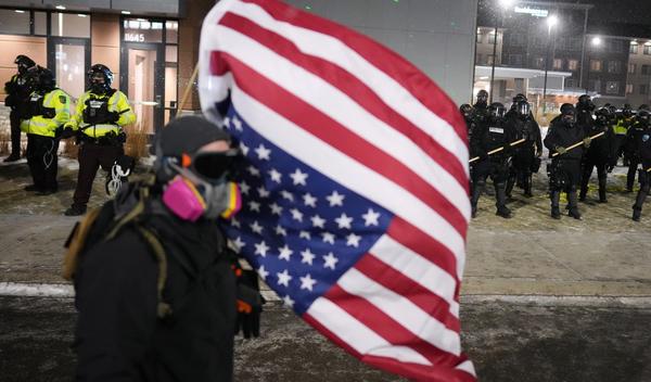 Image for Savezni agenti od danas napuštaju Mineapolis, pritisak na Trampa da pokrene punu istragu o pucnjavi