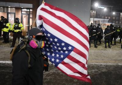 Image for Savezni agenti od danas napuštaju Mineapolis, pritisak na Trampa da pokrene punu istragu o pucnjavi