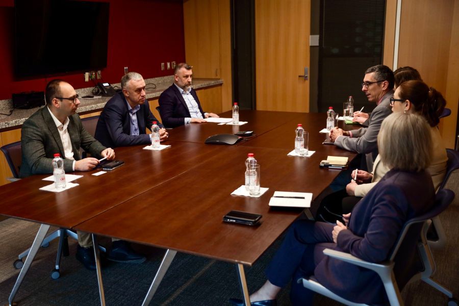 Image for Zabrinuti Kurtijevim potezima