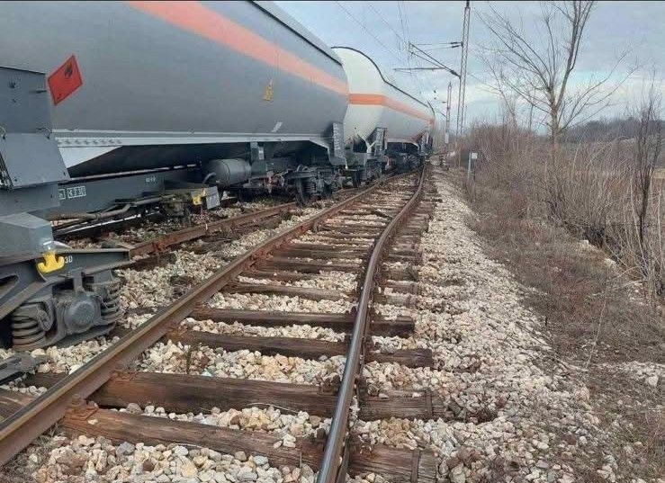 Image for Prevrnuo se vagon cisterna