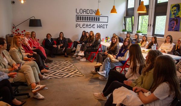 Image for Telekom Srbija obeležio Dan devojčica u IKT sektoru