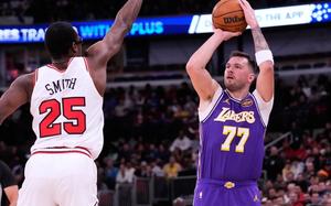 Image for Los Anđeles Lejkersi pobedili Čikago, 46 poena Dončića