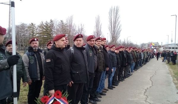 Image for Padobranci uz studente