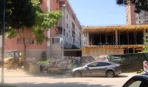 Image for Stanari se bore, Šapić se slika