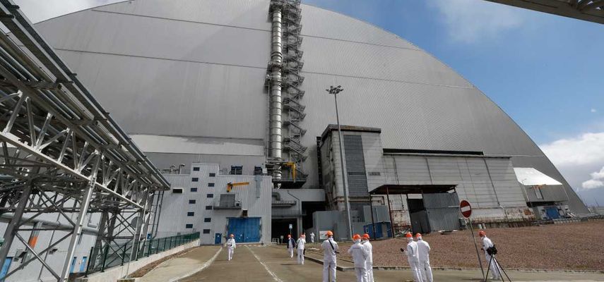 Na severozapadnom delu krova sada se nalazi privremena zakrpa, na mestu gde je ruski dron vredan oko 20.000 dolara 14. februara 2025. probio konstrukciju