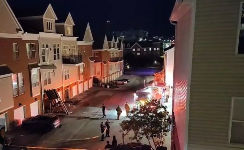 Image for Srušio se balkon sa zgrade u blizini univerziteta (video)