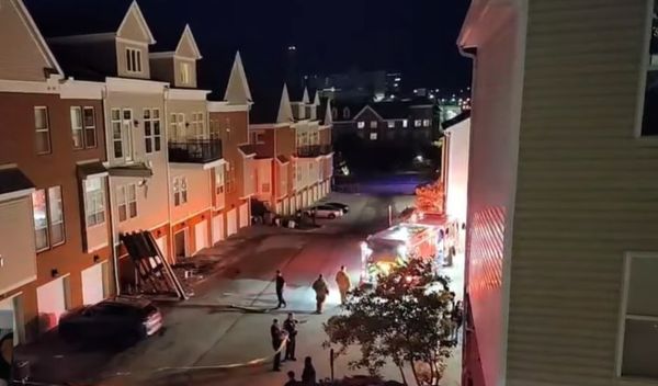 Image for Srušio se balkon sa zgrade u blizini univerziteta (video)