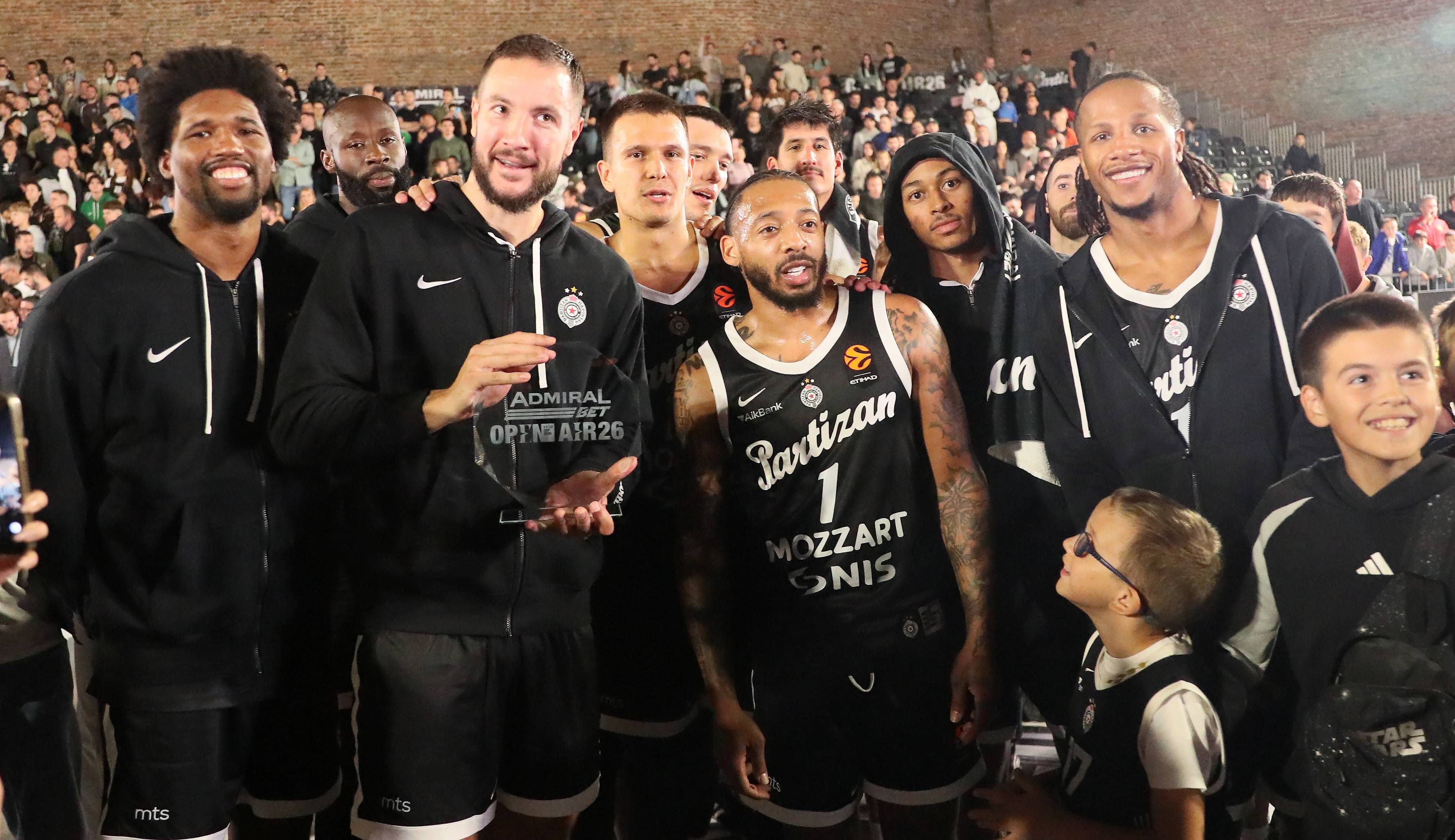 Image for Partizan kroz dramu i u prijateljskom meču - sa bratskim klubom