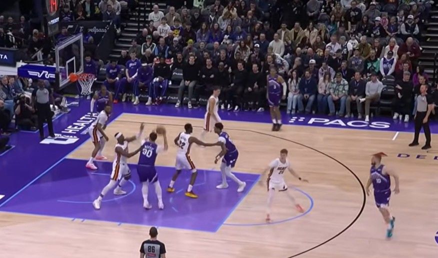 Image for Pobeda Majamija uz 23 poena Jovića, Čikago povukao dres Derika Rouza