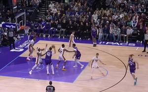 Image for Pobeda Majamija uz 23 poena Jovića, Čikago povukao dres Derika Rouza