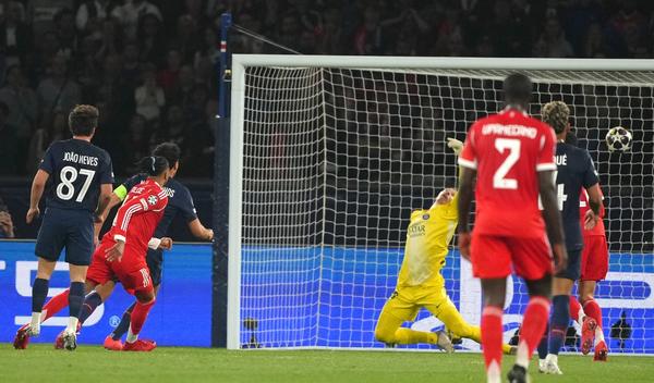 Spektakl PSŽ - Bajern