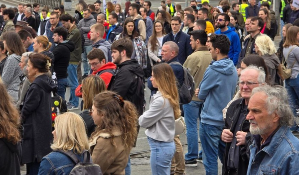 Image for Poenta je da skup bude miran