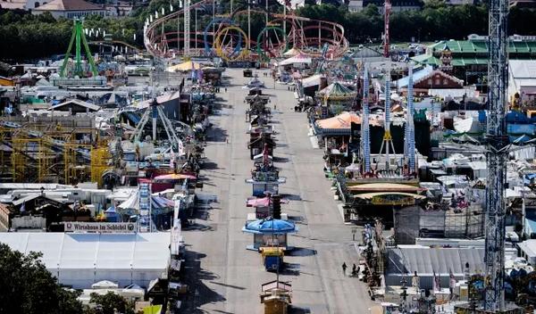 Image for Minhen: Zatvoren ulaz na Oktoberfest, sumnja se da je požar u stambenoj zgradi podmetnut