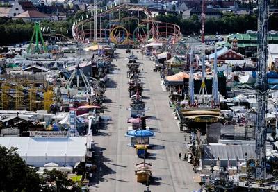 Image for Minhen: Zatvoren ulaz na Oktoberfest, sumnja se da je požar u stambenoj zgradi podmetnut