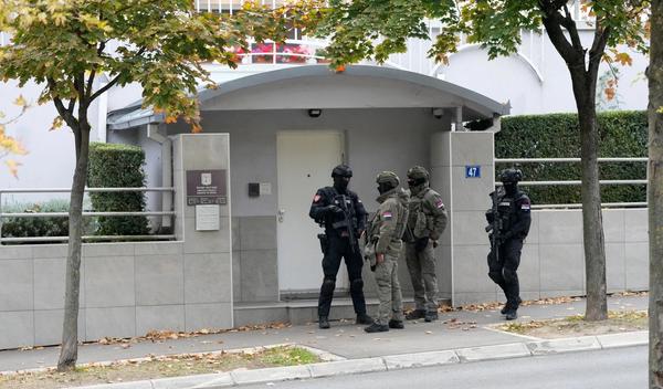 Na svom Instagram profilu držao je crnu zastavu i znak Islamske države, kazao je Dačić