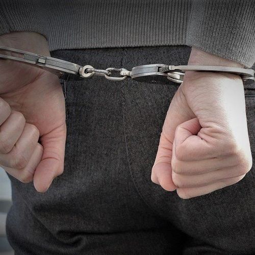 Zajedno sa njima uhapšen je i vlasnik lokala, jer je uklanjao tragove pucnjave i lagao policiju da nije bilo pucnjave, već je tvrdio da je došlo samo do kafanske tuče
