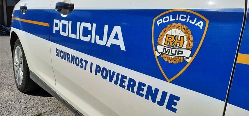Policija je blokirala šire područje Drniša, a pretpostavlja se da se Aleksić krije na gusto pošumljenom terenu, zbog čega se pretraga obavlja i uz pomoć dronova