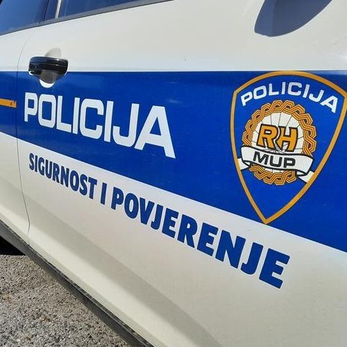 Policija je blokirala šire područje Drniša, a pretpostavlja se da se Aleksić krije na gusto pošumljenom terenu, zbog čega se pretraga obavlja i uz pomoć dronova
