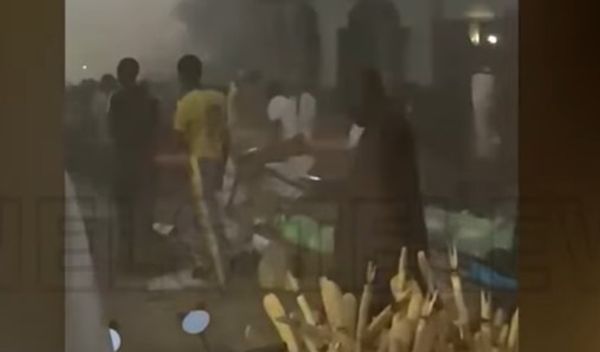 Image for Pet osoba poginulo u eksploziji bombe tokom molitve u džamiji