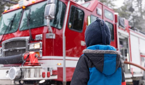 Image for Vatrogasci spasili deset osoba iz opština pod vanrednim stanjem