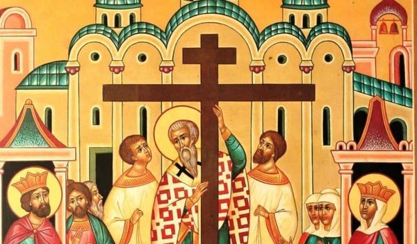Krstovdan se obeležava kao crveno slovo u kalendaru i vernici taj dan poste, a mnogi jedu samo hleb i grožđe