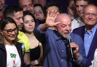 Obojica su se tokom karijere suočila sa optužbama za korupciju, pri čemu je Lula proveo više od godinu dana u zatvoru