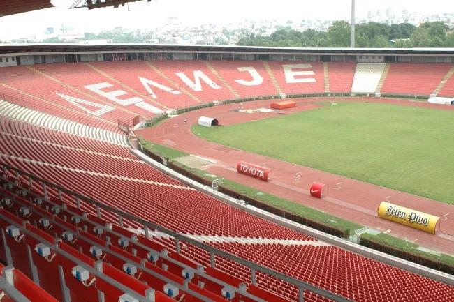 Image for Fudbaleri Crvene zvezde otputovali u Bragu, Milojević poveo 23 igrača