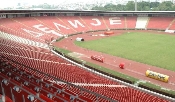 Image for Fudbaleri Crvene zvezde otputovali u Bragu, Milojević poveo 23 igrača