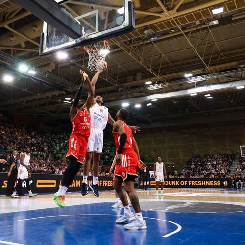 Image for Crvena zvezda savladala Pariz za četvrtu uzastopnu pobedu u Evroligi