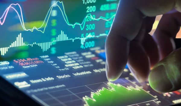 Berzanski indeks Dow Jones pao je za 0,5 odsto, odnosno oko 232 poena poena, a S&P 500 i Nasdaq za 0,1 odsto