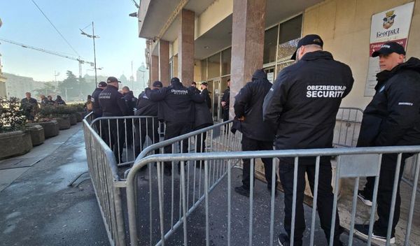 Image for Policija pred Skupštinom grada