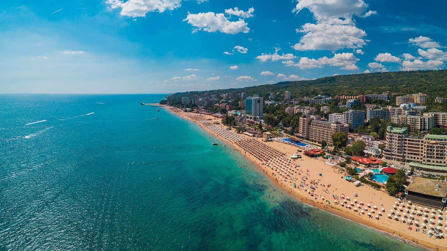 Regionalni zdravstveni zavod bugarskog grada Varne saopštio je danas da se zabranjuje kupanje na Oficirskoj plaži u tom letovalištu, zbog posebno visokih nivoa ešerihije koli i crevnih enterokoka u moru