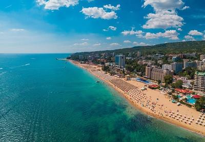 Regionalni zdravstveni zavod bugarskog grada Varne saopštio je danas da se zabranjuje kupanje na Oficirskoj plaži u tom letovalištu, zbog posebno visokih nivoa ešerihije koli i crevnih enterokoka u moru
