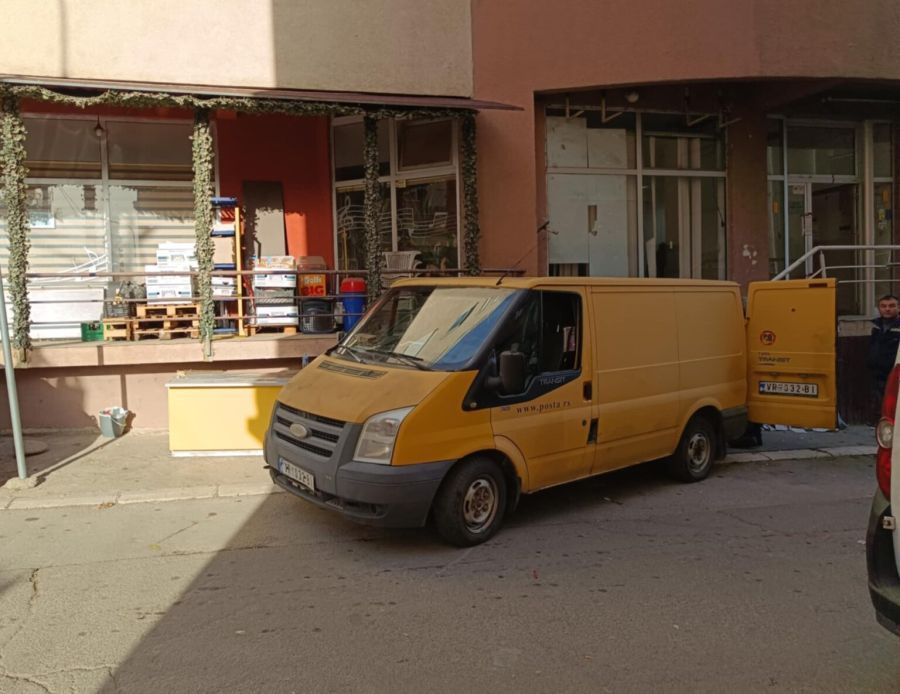 Image for Kosovska Mitrovica: Iznet inventar iz glavne pošte