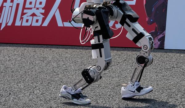 Image for Robot oborio svetski rekord u polumaratonu