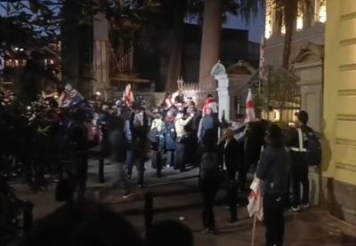 Image for Demonstranti upali u predsedničku palatu (video)