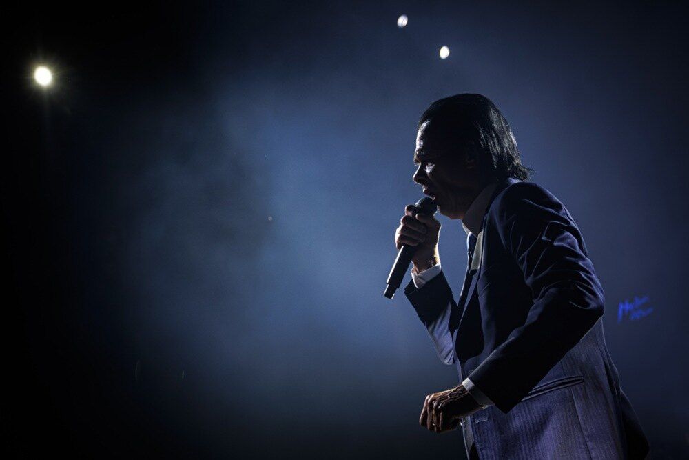 Koncert je otvoren pesmom "Get Ready for Love", nakon koje su usledile "From Her to Eternity", "Train Long-Suffering" i naslovna numera sa poslednjeg albuma "Wild God"