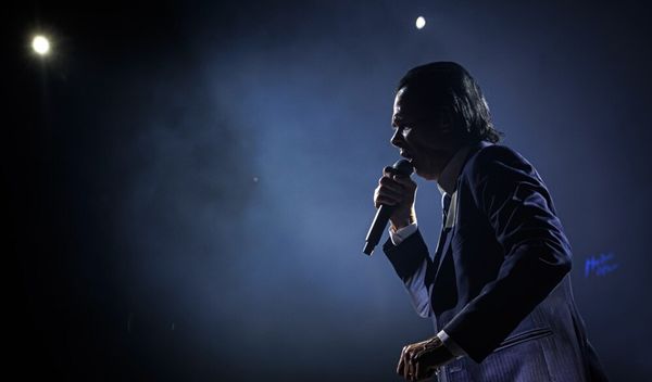 Koncert je otvoren pesmom "Get Ready for Love", nakon koje su usledile "From Her to Eternity", "Train Long-Suffering" i naslovna numera sa poslednjeg albuma "Wild God"