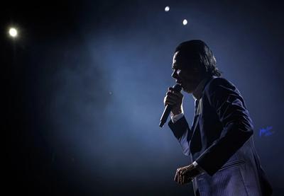 Koncert je otvoren pesmom "Get Ready for Love", nakon koje su usledile "From Her to Eternity", "Train Long-Suffering" i naslovna numera sa poslednjeg albuma "Wild God"