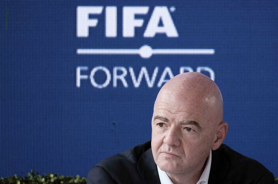 Infantino je rekao da se planom prodaje udela takmičenja, od kojeg se odustalo, istraživalo da li bi prodaja manjinskog udela u komercijalnoj kompaniji pod kontrolom FIFA mogla da obezbedi više sredstava za razvoj fudbala