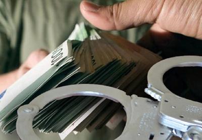 Image for Službenik uzeo novac banke