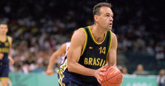 Šmit nikada nije nastupao u NBA ligi, ali je u rodnom Brazilu obožavan zbog požrtvovanog igranja za reprezentaciju